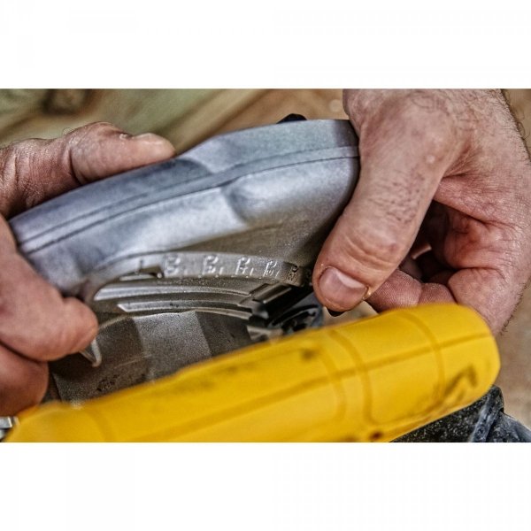 Pilarka tarczowa DeWALT DWE560K-QS 1350W 184mm
