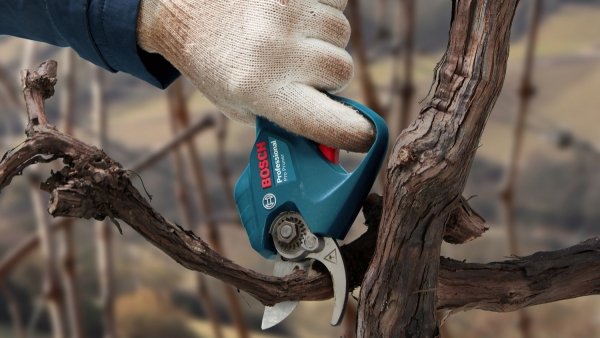 Akumulatorowy sekator ogrodniczy Bosch Professional Pro Pruner 2x3.0Ah 12V