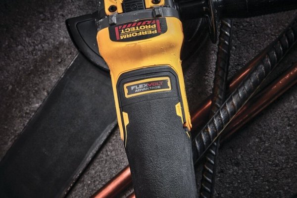 Akumulatorowa szlifierka kątowa DeWalt DCG409NT 18V 125mm  XR FELXVOLT