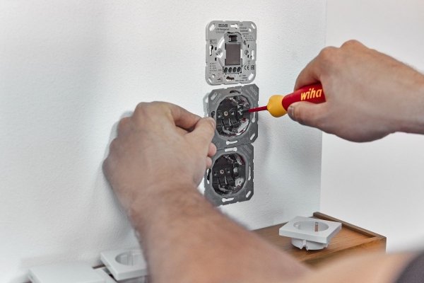 Wkrętak z wymiennymi końcówkami VDE Wiha PocketMax electric 45296