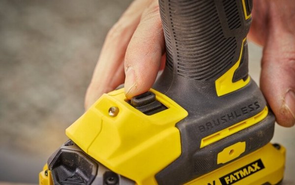 Akumulatorowy klucz udarowy Stanley FATMAX SFMCF920B 18V v20