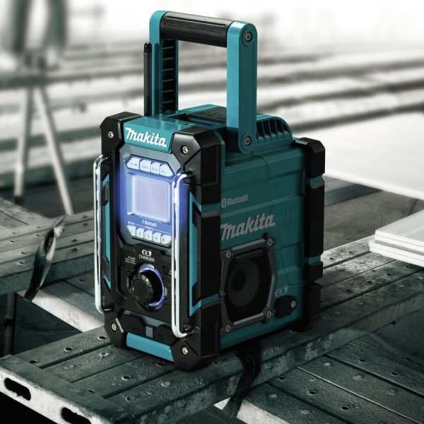 Akumulatorowy odbiornik radiowy Makita DMR300 BT z ładowarką