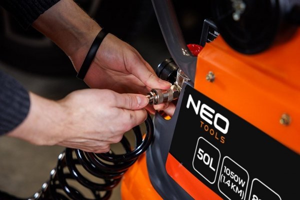 Kompresor olejowy NEO TOOLS 12K024  50L 8 bar 169 l/min