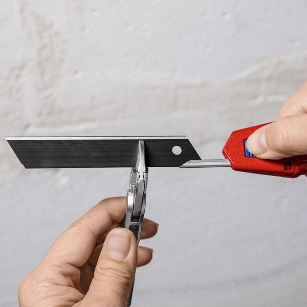 Nóż z odłamywanym ostrzem Knipex CutiX 90 10 165 BK