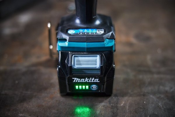 Zestaw combo Makita DK0114G201 XGT 40V 2x4.0Ah (HP001G + TD001G)
