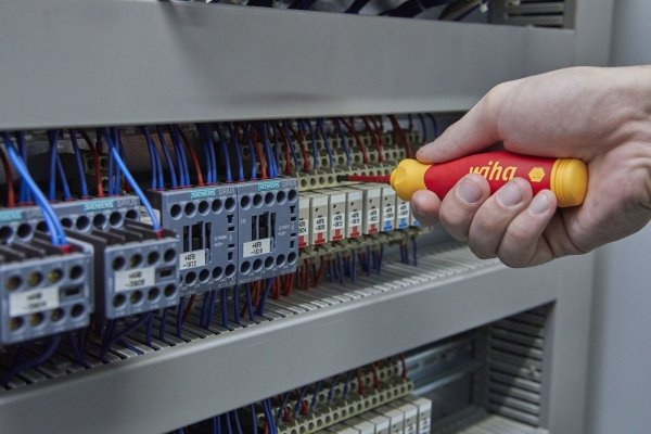 Wkrętak z wymiennymi końcówkami VDE Wiha PocketMax electric 45296
