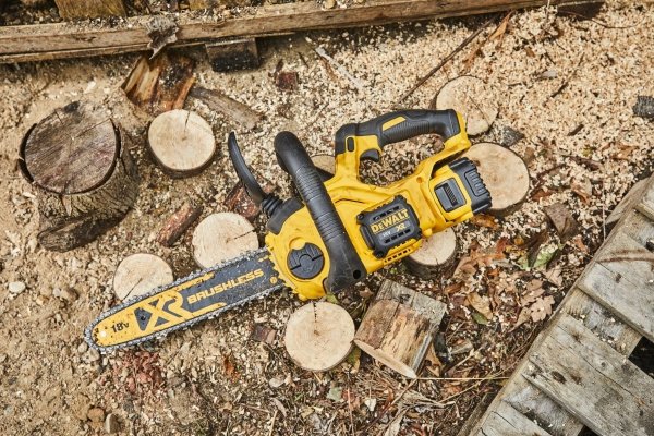 Akumulatorowa pilarka łańcuchowa DeWALT DCM565N 18V z silnikiem bezszczotkowym