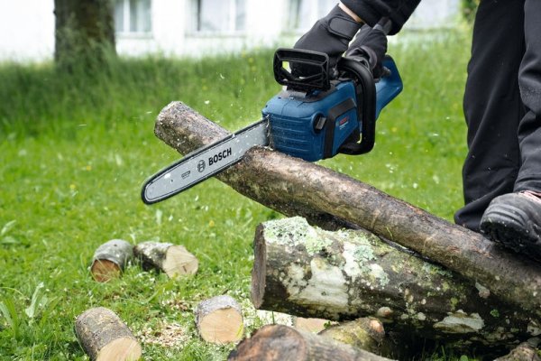 Akumulatorowa pilarka łańcuchowa Bosch Professional GKE 18V-40