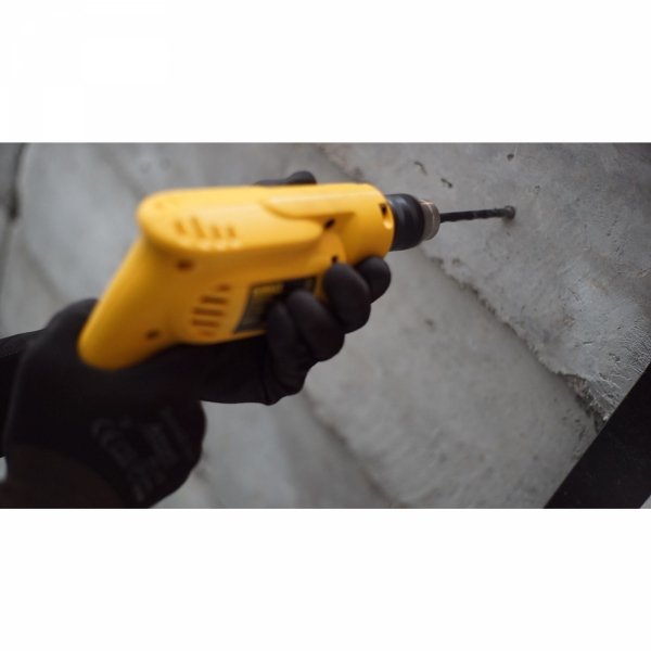 Jednobiegowa wiertarka DeWalt DWD014S 550W 10mm