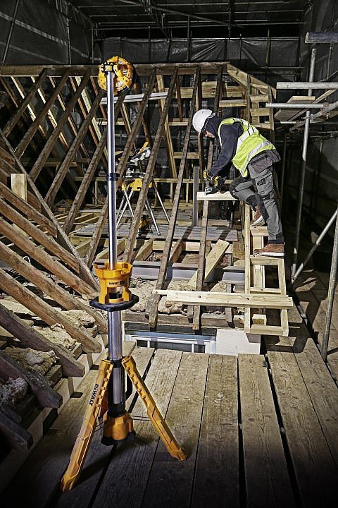 Akumulatorowa lampa DeWalt DCL079 18V 