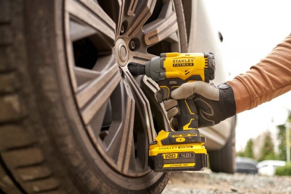 Akumulatorowy klucz udarowy Stanley FATMAX SFMCF920B 18V v20