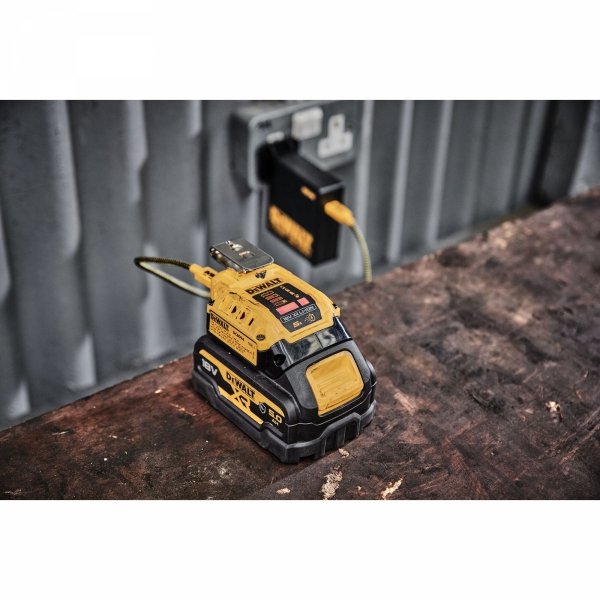 Zestaw do ładowania DEWALT DCB094K z adapterem USB 5A