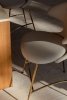 Umage TIME FLIES Hoker - Tapicerowane Krzesło Barowe na Mosiężnych Nogach 102 cm / Jasnopiaskowe