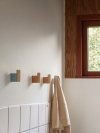 Muuto ATTACH Wieszak Ścienny na Ubrania / Ręczniki 2 Szt. Dąb / Pomarańczowy