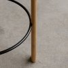 Audo PASSAGE Hoker Tapicerowany - Krzesło Barowe 66 cm Orzech / Obręcz Złota - Tkanina Bouclé 06