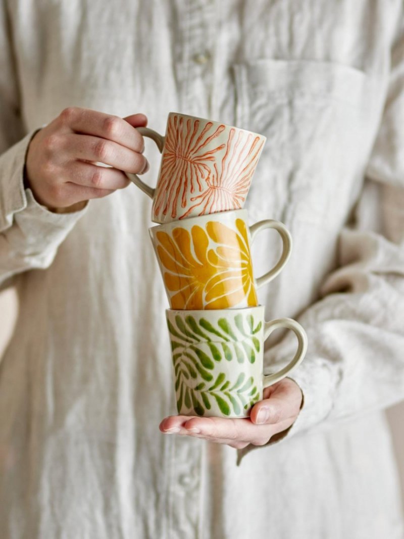 Zestaw trzech kubków stoneware Fauni z ręcznie malowaną dekoracją