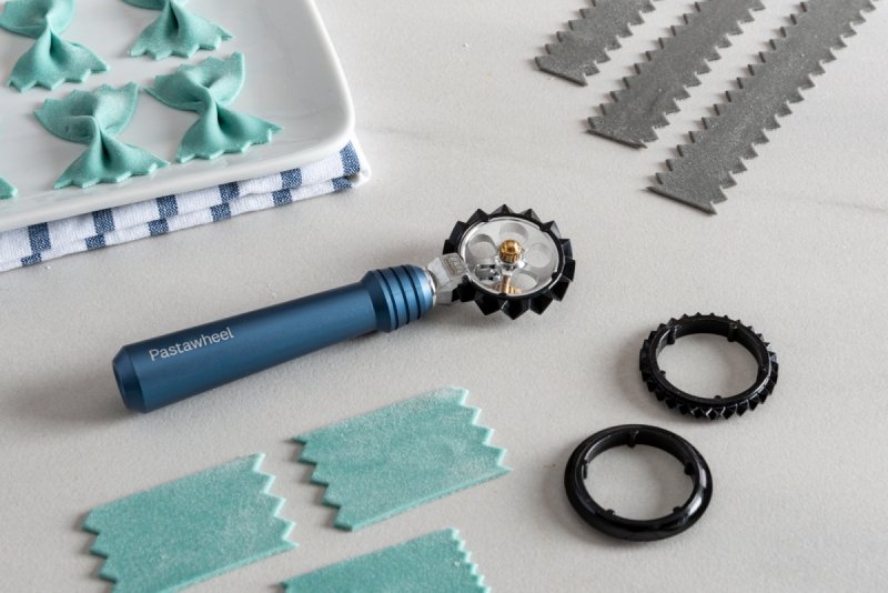 Marcato DESIGN LINE Obrotowy Nóż Kółko do Krojenia Makaronu / Niebieski