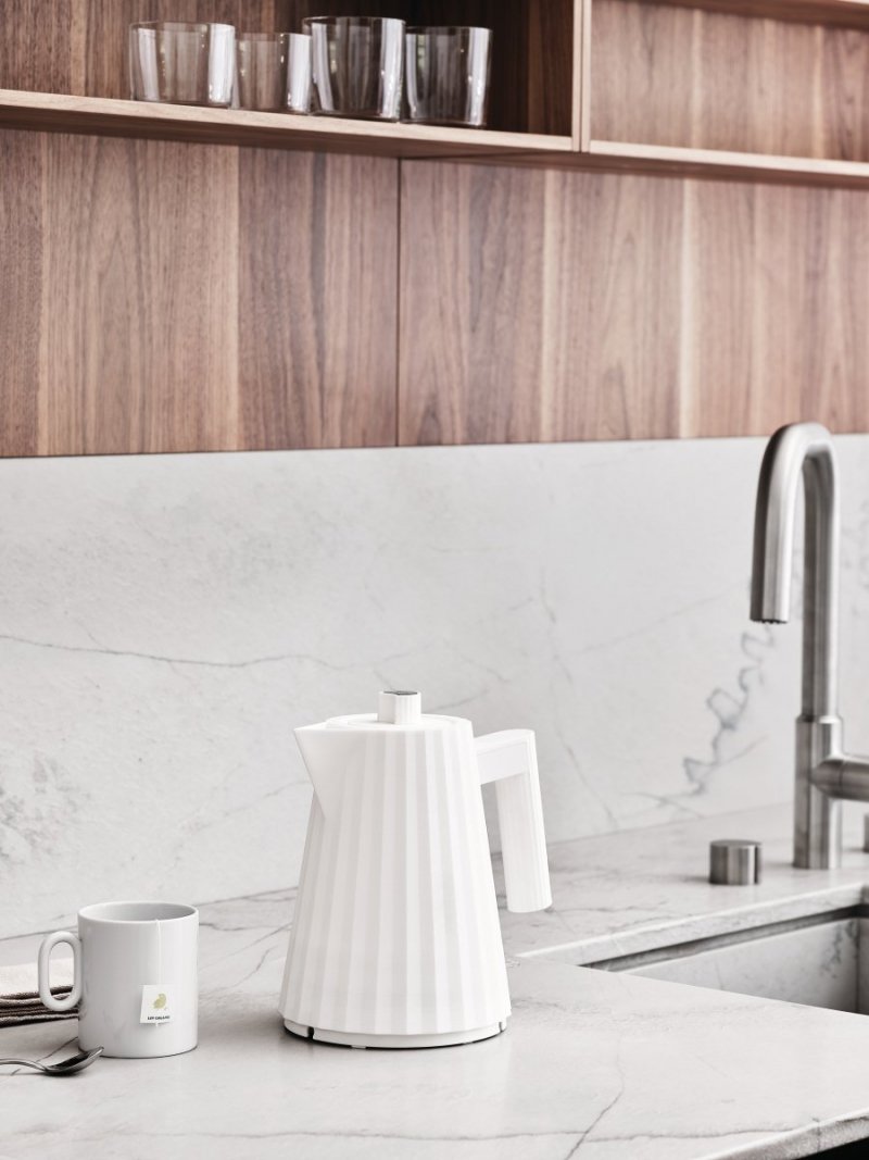 Alessi PLISSE Czajnik Elektryczny 1 l Czarny