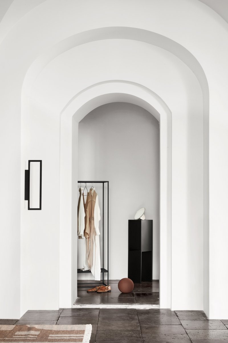 Kristina dam studio NORDIC Postument Stalowy 102 cm / Czarny