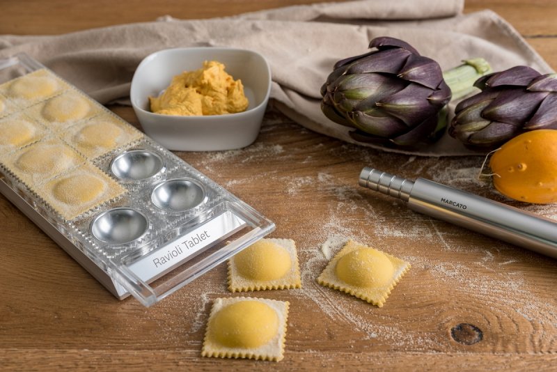 Marcato DESIGN LINE Forma do Ravioli w Kwadratach 5x5 cm 10 Szt. / Różowa