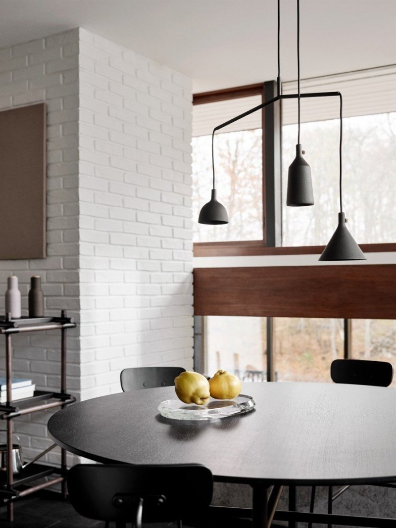 Menu SNAREGADE Stół Okrągły 138 cm Czarny / Blat Czarne Linoleum