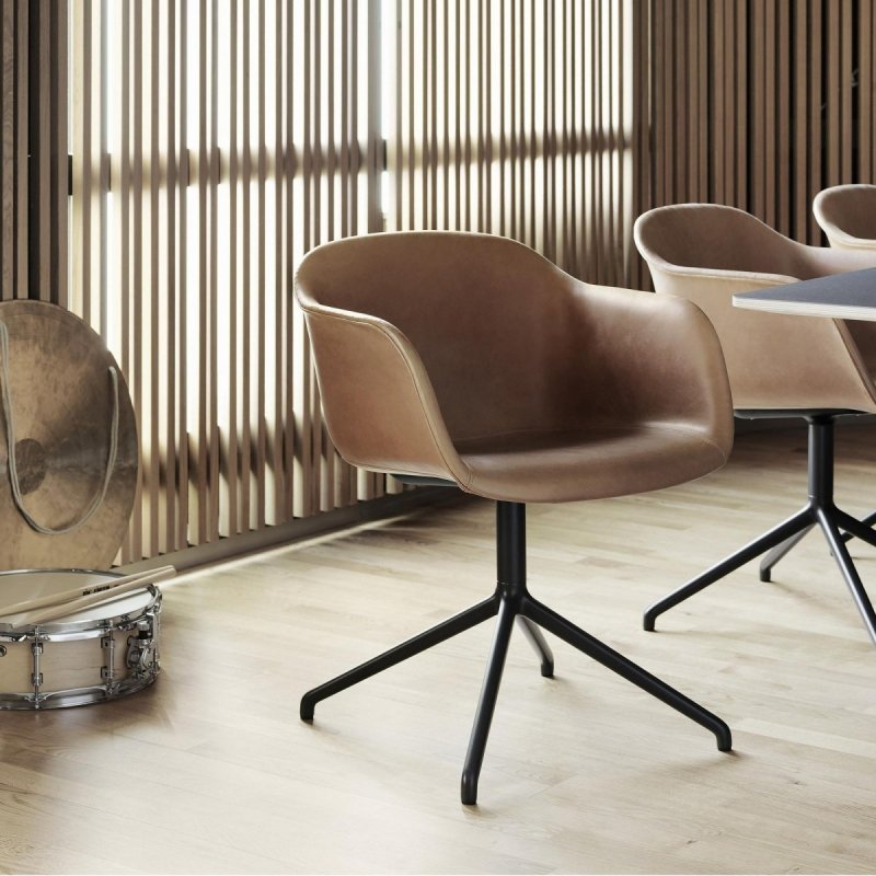 Muuto FIBER ARMCHAIR SWIVEL BASE Krzesło Obrotowe Czarne - Siedzisko Tapicerowane Czarną Tkaniną Remix 183 / Metalowa Rama