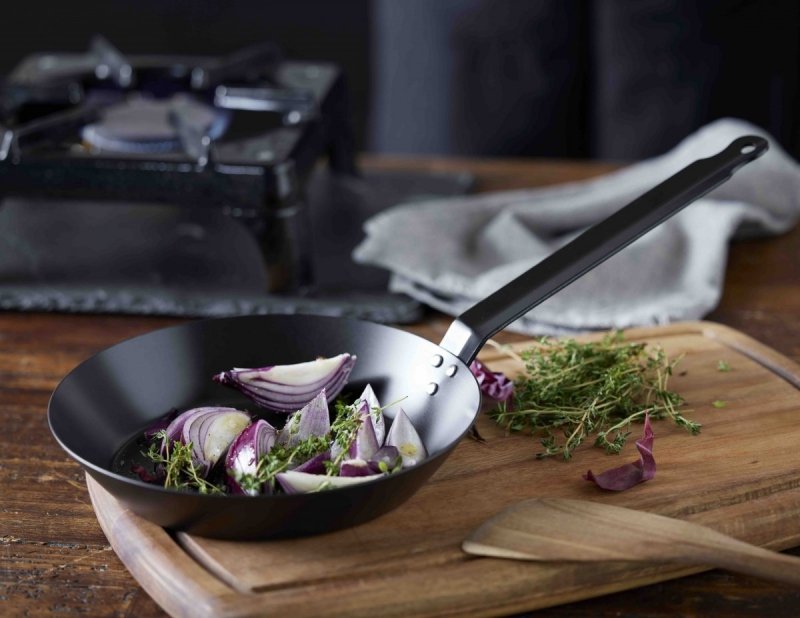 Holm KITCHEN Patelnia ze Stali Węglowej z Powłoką Nieprzywierającą 24 cm / Czarna