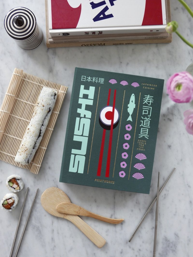 Bambusowa mata i pałeczki Printworks w pudełku książkowym