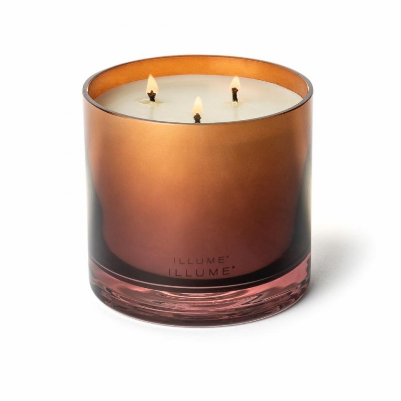 Terra Tabac Statement Glass Candle marki ILLUME podczas palenia