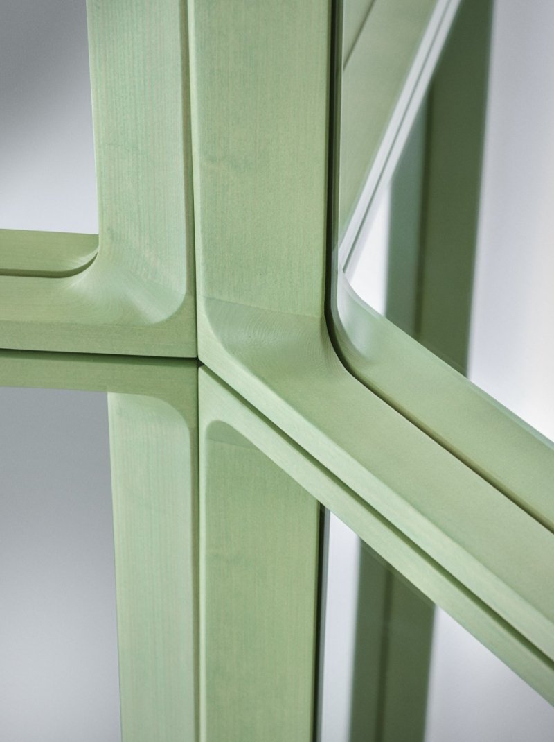 Muuto ARCED Lustro Ścienne w Drewnianej Ramie 80 cm / Jasnozielone