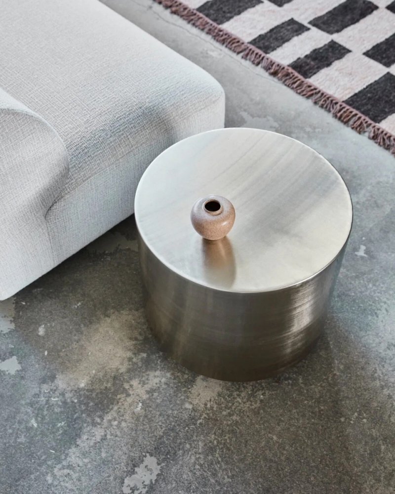 stolik pomocniczy srebrny metalowy nowoczesny