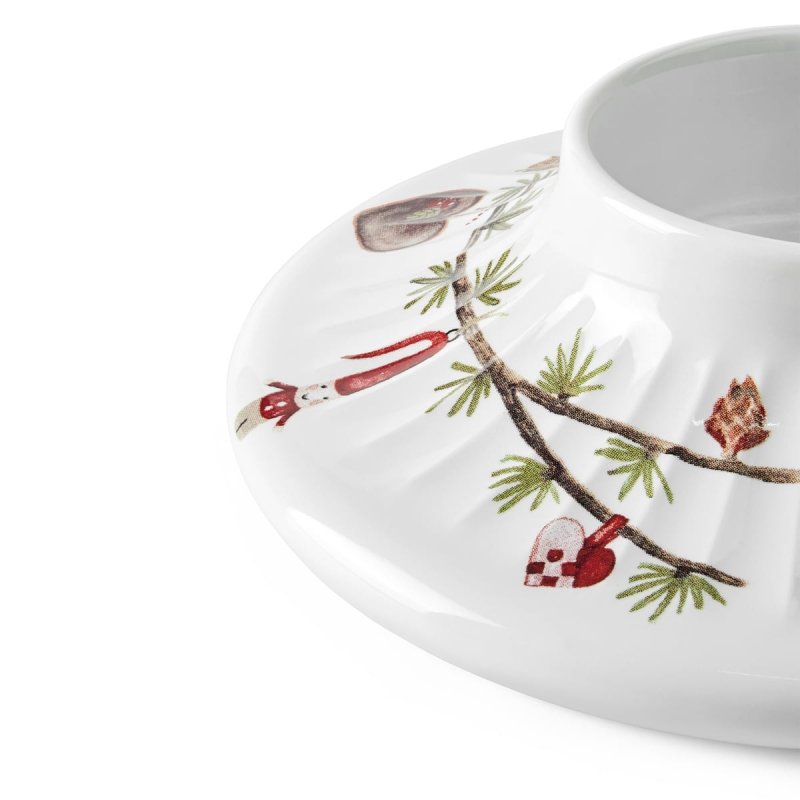 Elegancki świecznik adwentowy w białym kolorze z dekoracjami