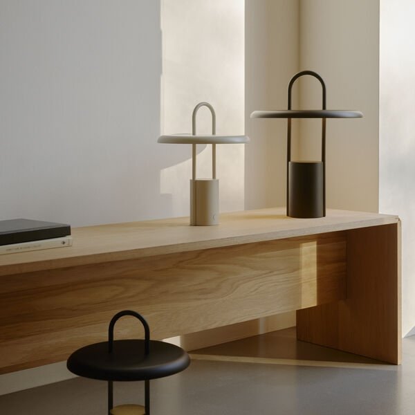 Stelton PIER Bezprzewodowa Lampa LED 33,5 cm / Piaskowa