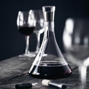 elegancka karafka do wina z kryształowym korkiem