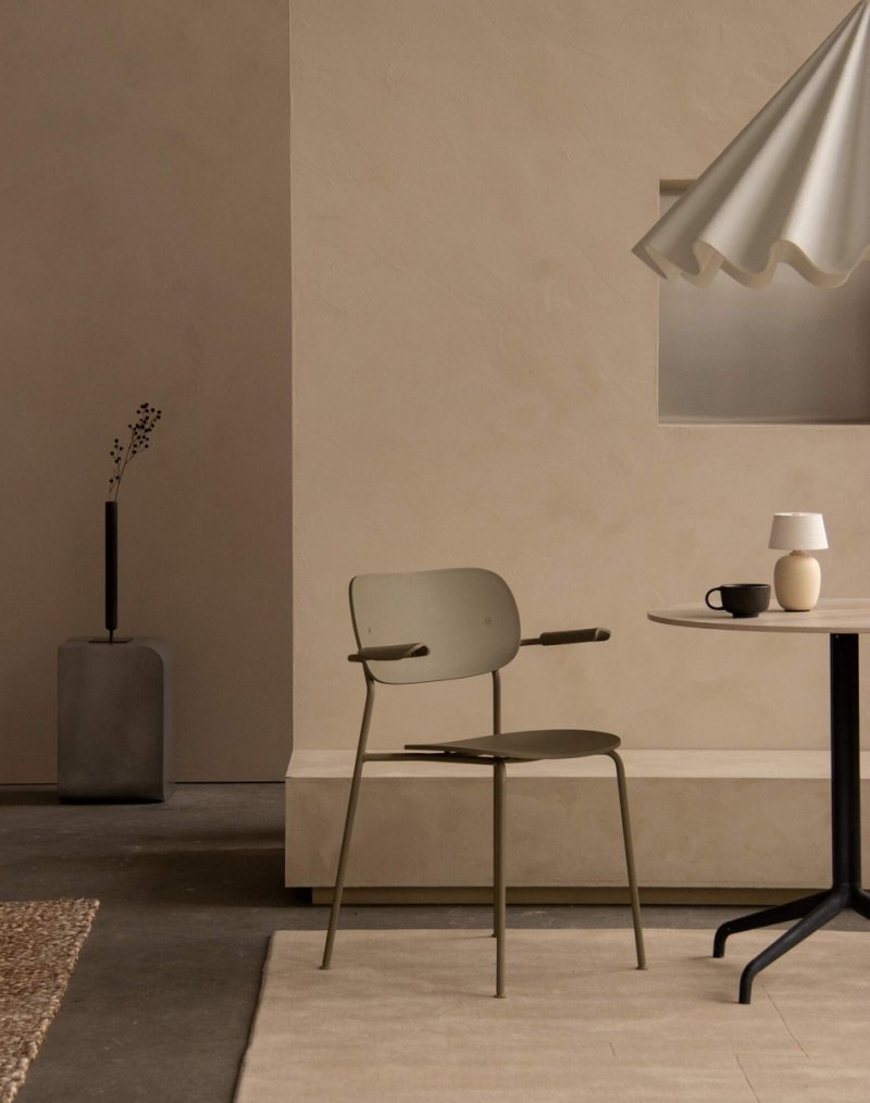 Audo CO OUTDOOR Krzesło Zewnętrzne Ogrodowe z Podłokietnikami / Oliwkowe