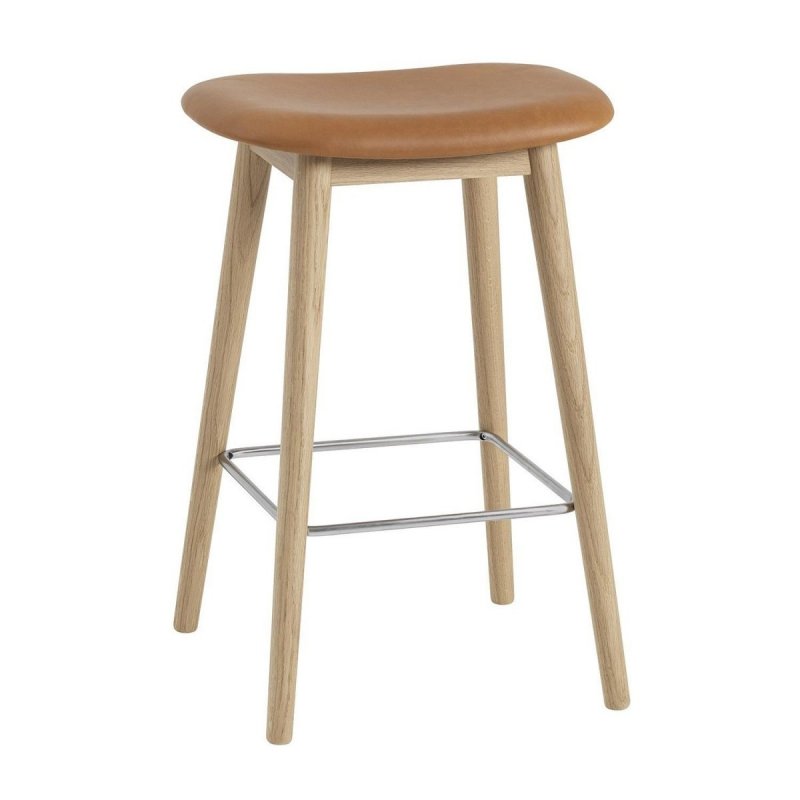 Muuto FIBER Hoker - Stołek Barowy 65 cm Czarny - Siedzisko Tapicerowane Brązową Skórą / Drewniana Rama Naturalna