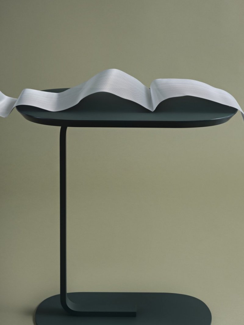 Muuto RELATE Stolik Pomocniczy - Boczny 73,5 cm Czarny / Blat Fornir Dębowy