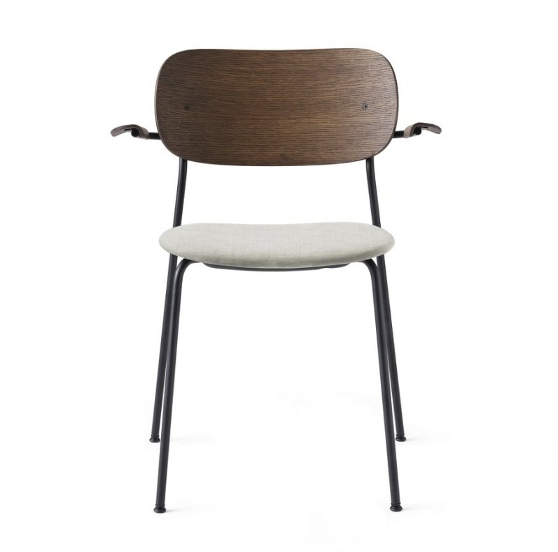 Menu CO DINING Krzesło Czarne z Podłokietnikiem - Siedzisko Tkanina Jasnoszara - Oparcie i Podłokietnik Ciemny Dąb