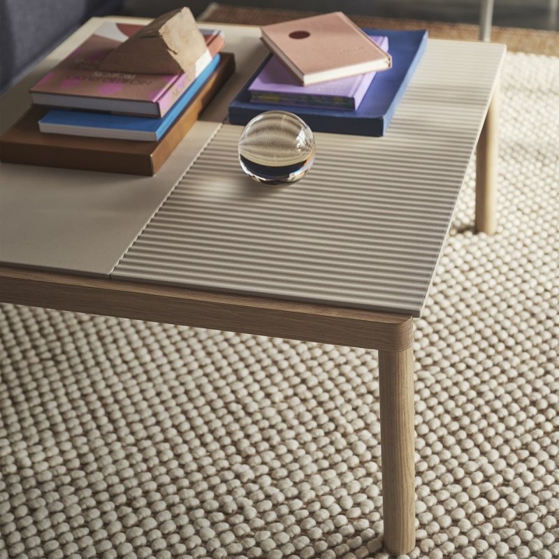 Muuto COUPLE Stolik Kawowy z Ceramicznym Blatem 84x40 cm / Jasny Dąb - Blat Gładki Piaskowy Sand