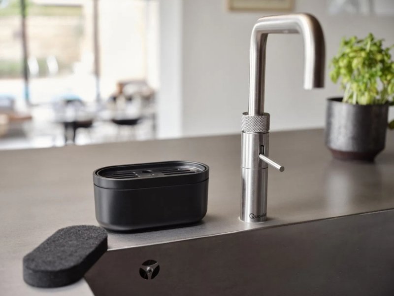 Stacja z gąbką i dozownikiem Zone Denmark Singles czarna