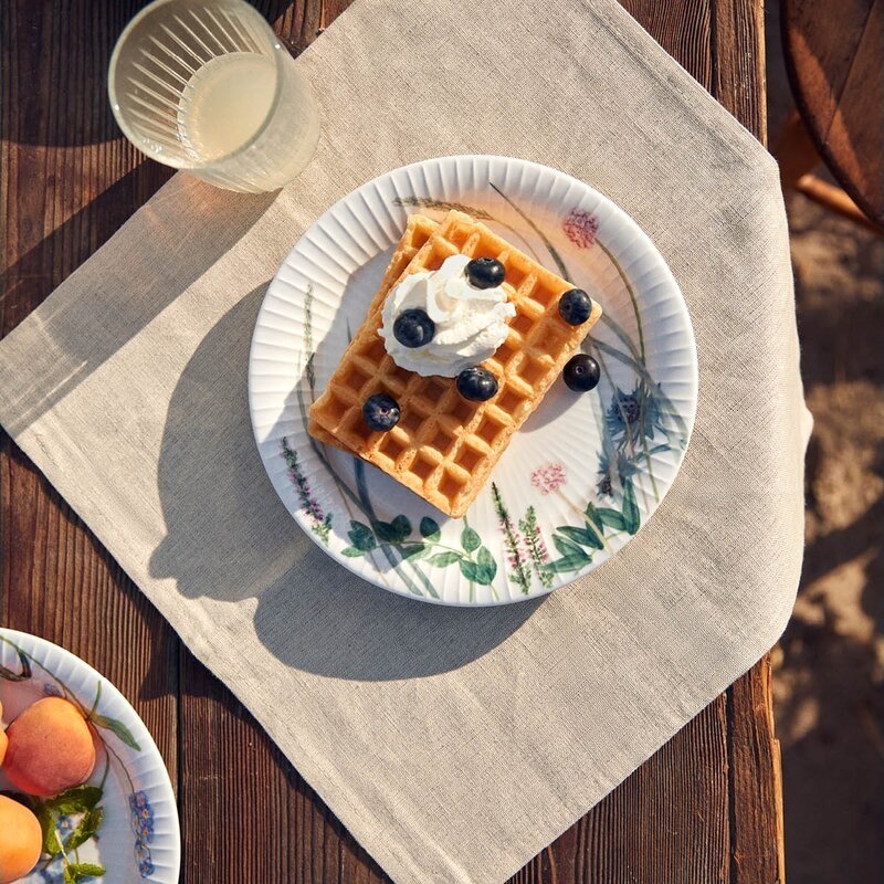 talerz Hammershoi z motywem kwiatowym