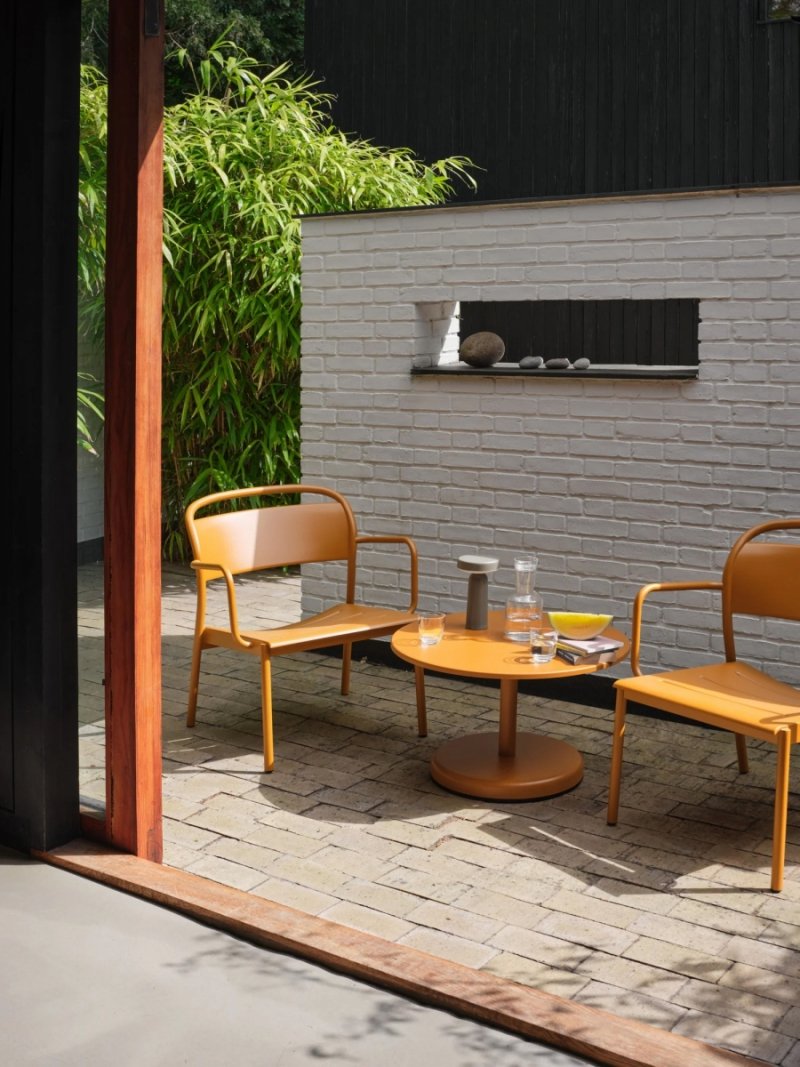 Muuto LINEAR OUTDOOR Stalowy Stolik Kawowy Ogrodowy 70 cm Zewnętrzny / Pomarańczowy