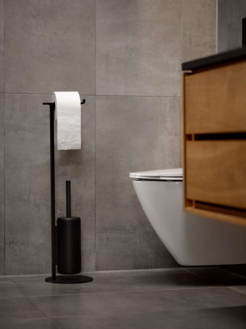 Stojak toaletowy z szczotką Zone Denmark RIM czarny wolnostojący