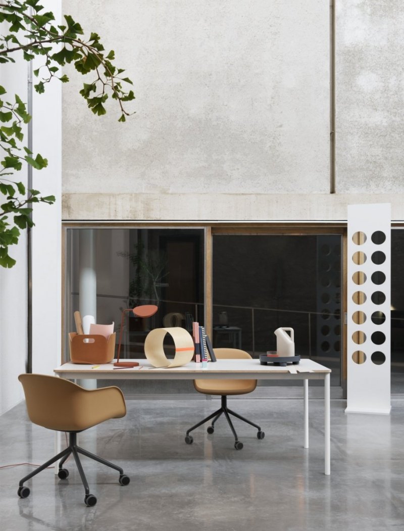 Muuto FIBER ARMCHAIR SWIVEL BASE Krzesło Obrotowe na Kółkach Rama Aluminium Polerowane / Siedzisko Tapicerowane Zielone Tkanina Canvas 974