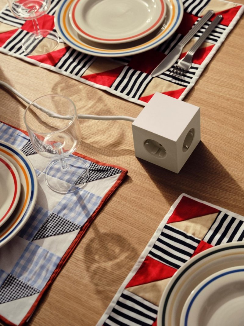 Avolt SQUARE 1 Listwa Zasilająca z Podwójnym USB-C i Magnetyczną Podstawą 3 m / Różowy