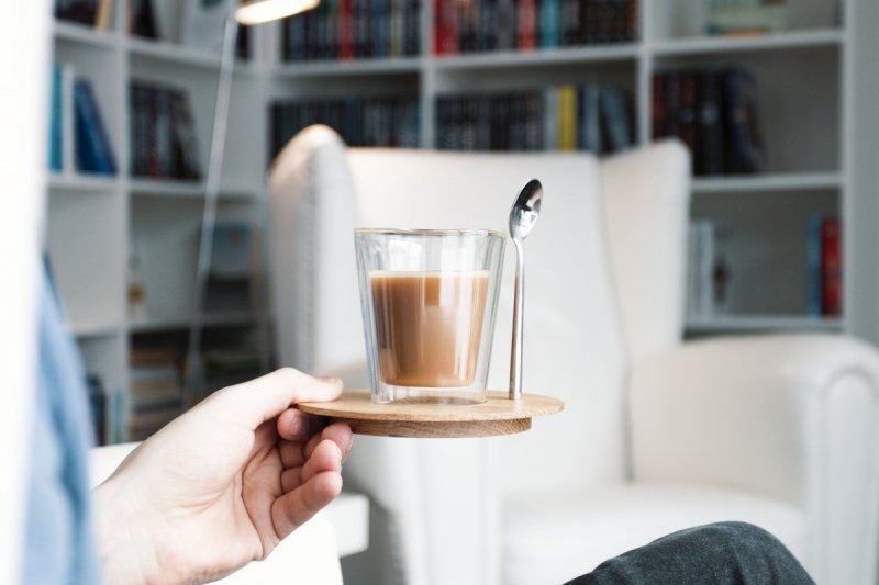Clap Design CIRCLE Szklanka Termiczna z Drewnianym Spodkiem i Magnetyczną Łyżeczką / Zestaw do Kawy Cappuccino 200 ml