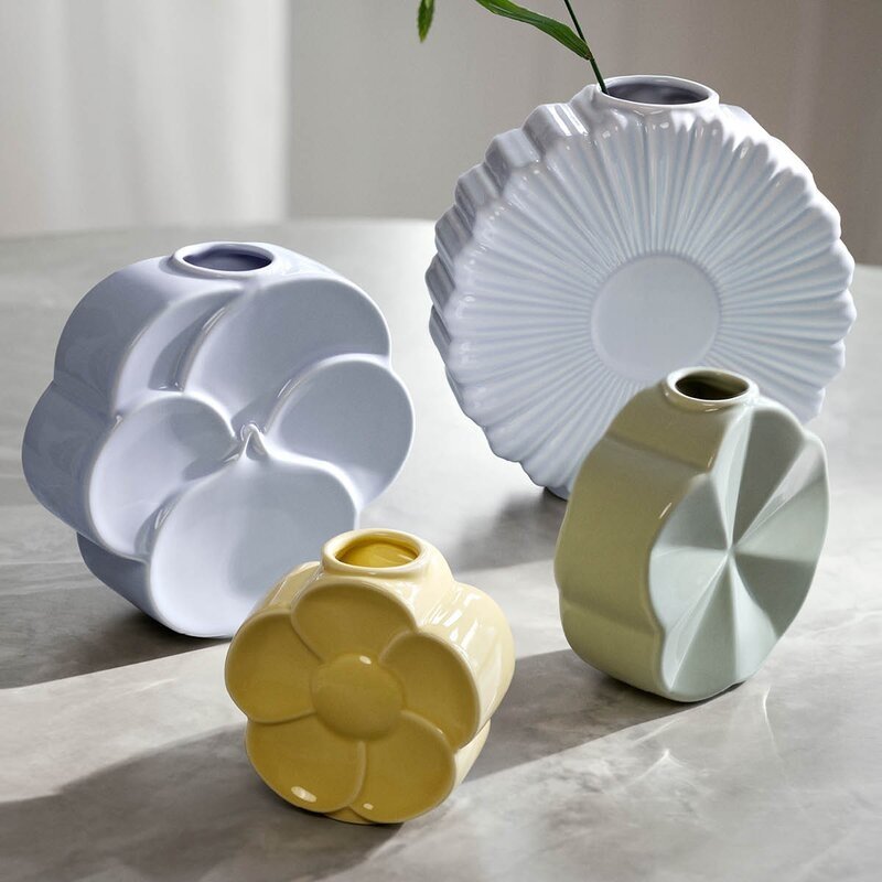 porcelanowy wazon w kształcie stokrotki design