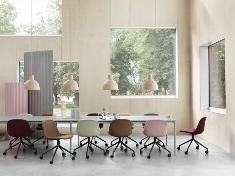 Muuto FIBER SIDE Krzesło Biurowe Obrotowe na Kółkach - Granatowe Tapicerowane / Podstawa z Polerowanego Aluminium