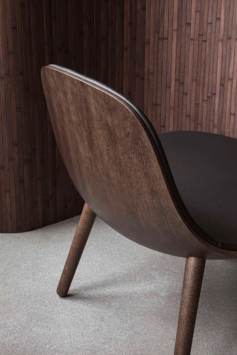 Eva Solo ABALONE Fotel Lounge Drewniany / Siedzisko Czarna Skóra - Ciemny Dąb