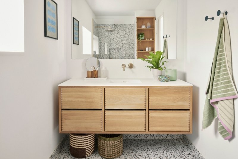 Minimalistyczny wieszak ścienny FLARE granatowy